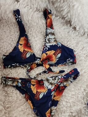 Floral Tie-Front Bikini Set.  Size M.